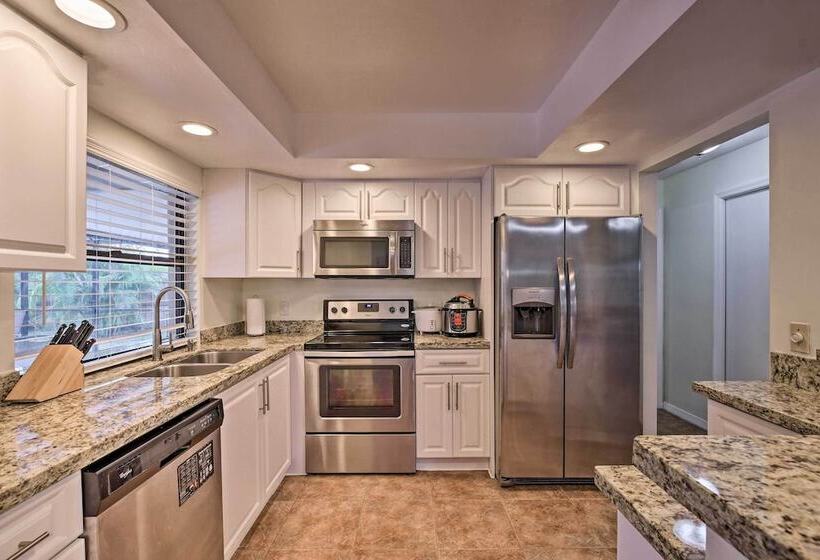 The Pelican Escape W/ Lanai ~3 Mi To Downtown!