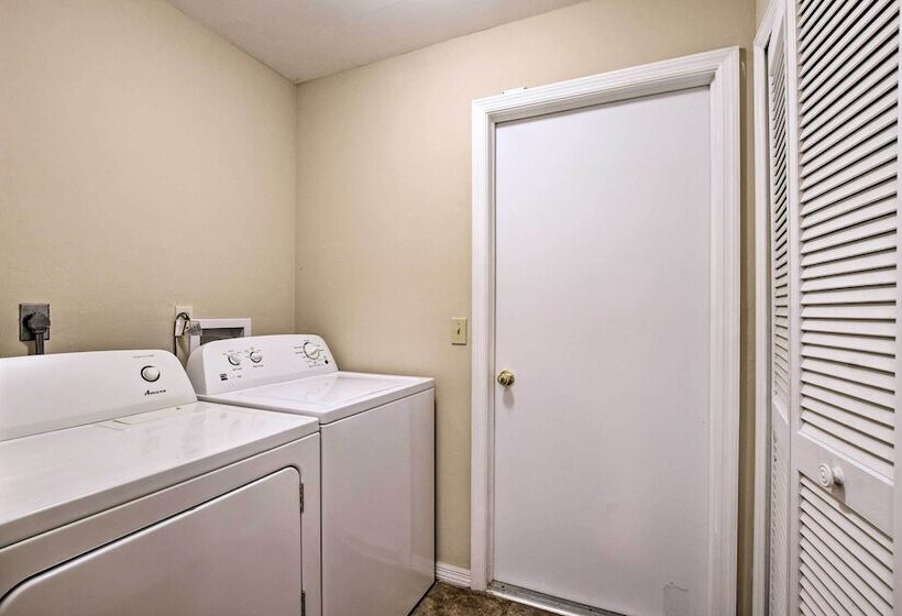 The Pelican Escape W/ Lanai ~3 Mi To Downtown!