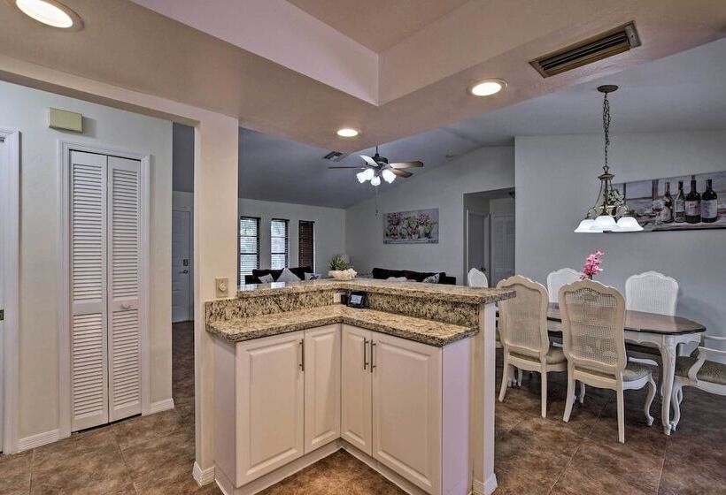 The Pelican Escape W/ Lanai ~3 Mi To Downtown!