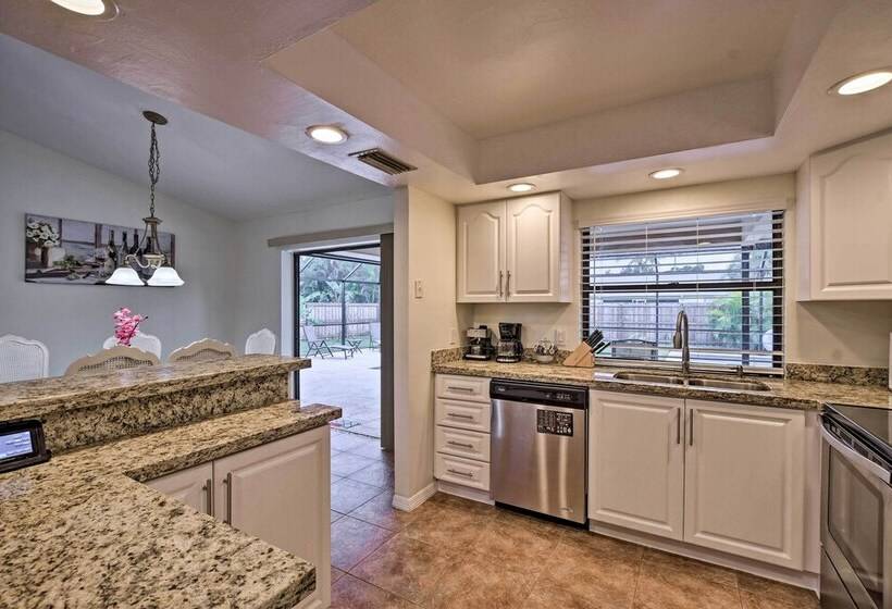 The Pelican Escape W/ Lanai ~3 Mi To Downtown!