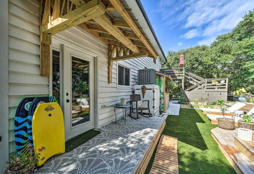Topsail Beach Villa: Outdoor Oasis W/ Hot Tub