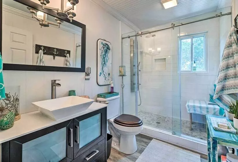 Topsail Beach Villa: Outdoor Oasis W/ Hot Tub