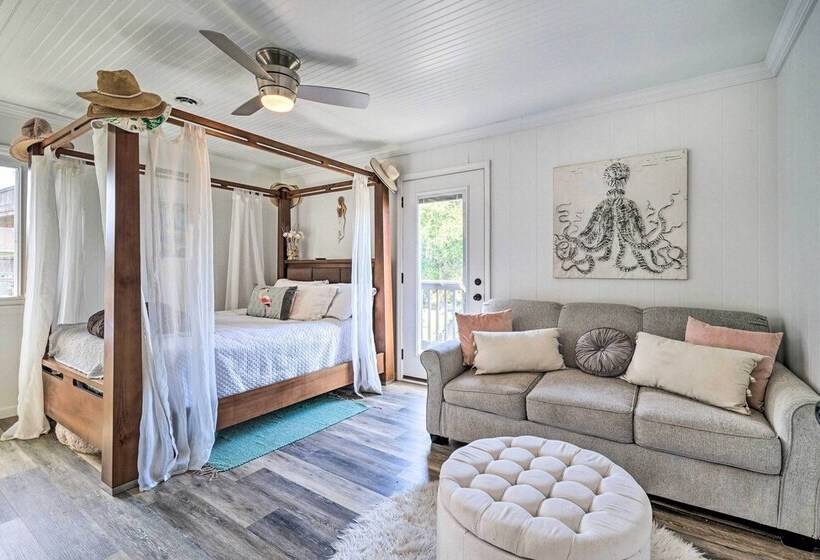 Topsail Beach Villa: Outdoor Oasis W/ Hot Tub