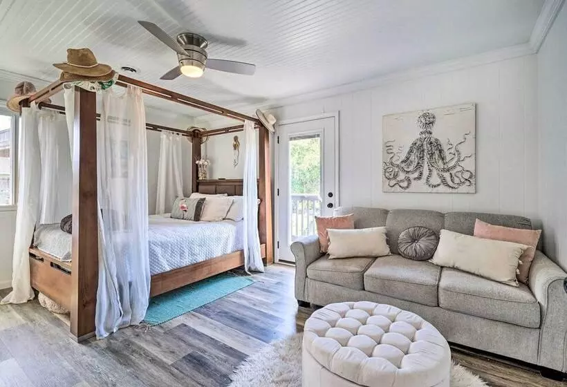 Topsail Beach Villa: Outdoor Oasis W/ Hot Tub