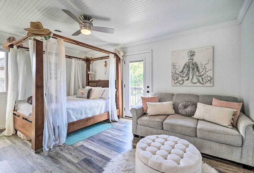 Topsail Beach Villa: Outdoor Oasis W/ Hot Tub