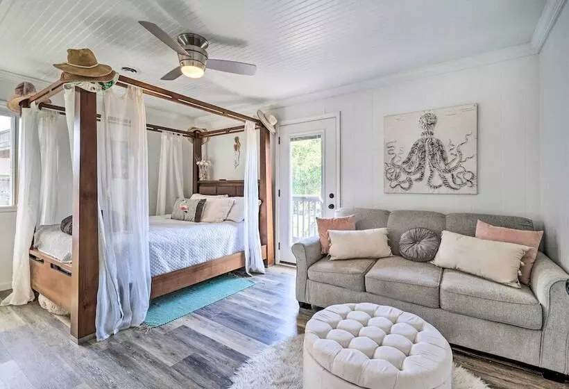 Topsail Beach Villa: Outdoor Oasis W/ Hot Tub