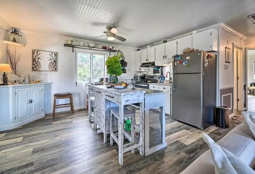 Topsail Beach Villa: Outdoor Oasis W/ Hot Tub