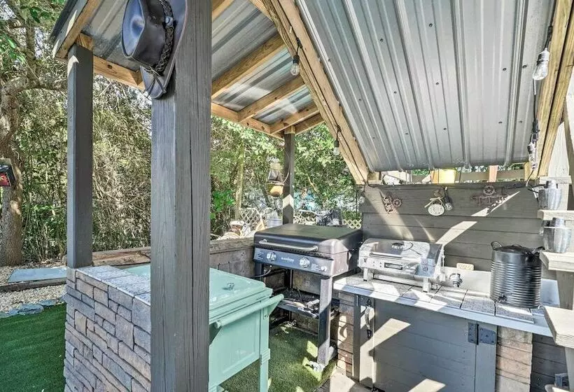 Topsail Beach Villa: Outdoor Oasis W/ Hot Tub