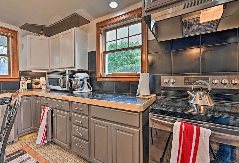 Unique & Historic Home Walk To Lake Champlain