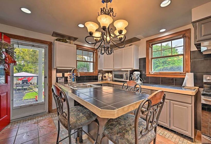 Unique & Historic Home Walk To Lake Champlain