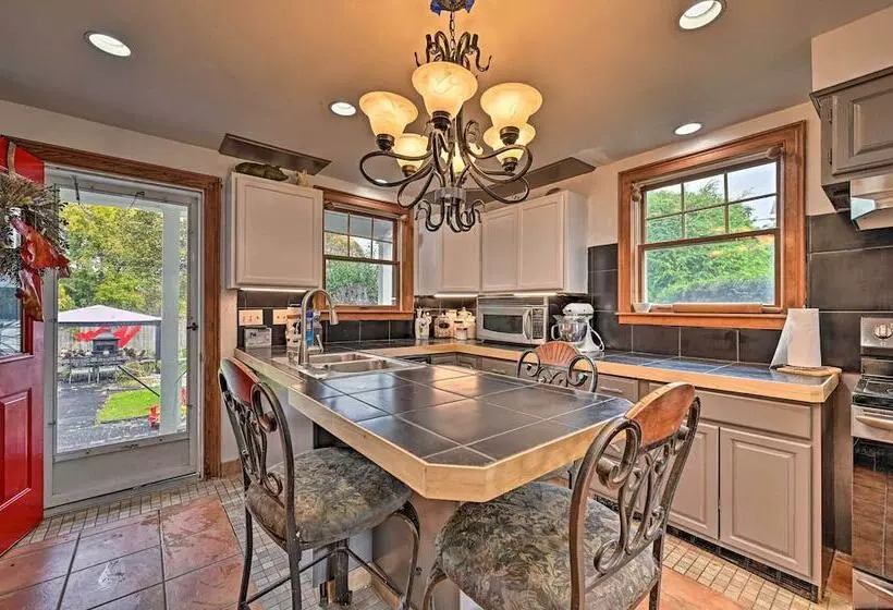 Unique & Historic Home Walk To Lake Champlain