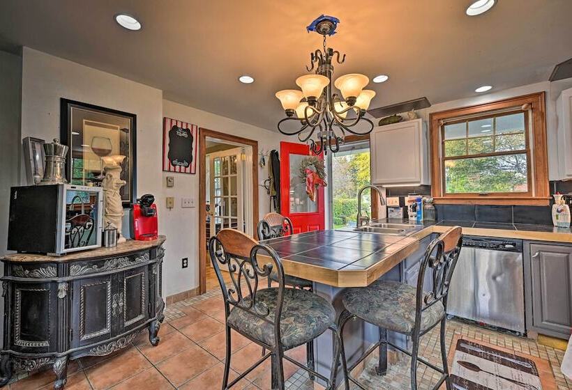 Unique & Historic Home Walk To Lake Champlain