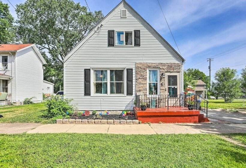 Unique Sandusky Home ~ 2 Blocks To Downtown!