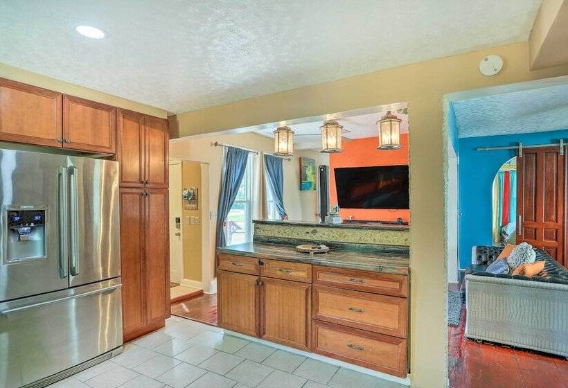 Unique Sandusky Home ~ 2 Blocks To Downtown!