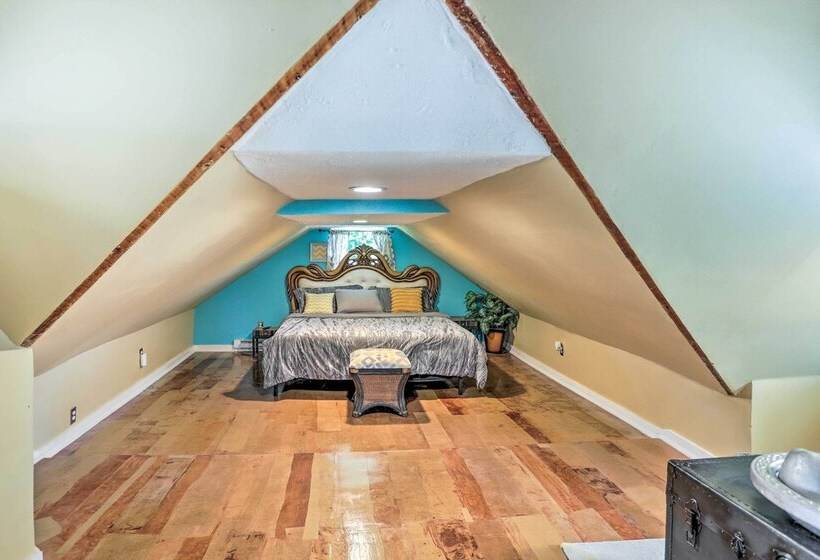 Unique Sandusky Home ~ 2 Blocks To Downtown!