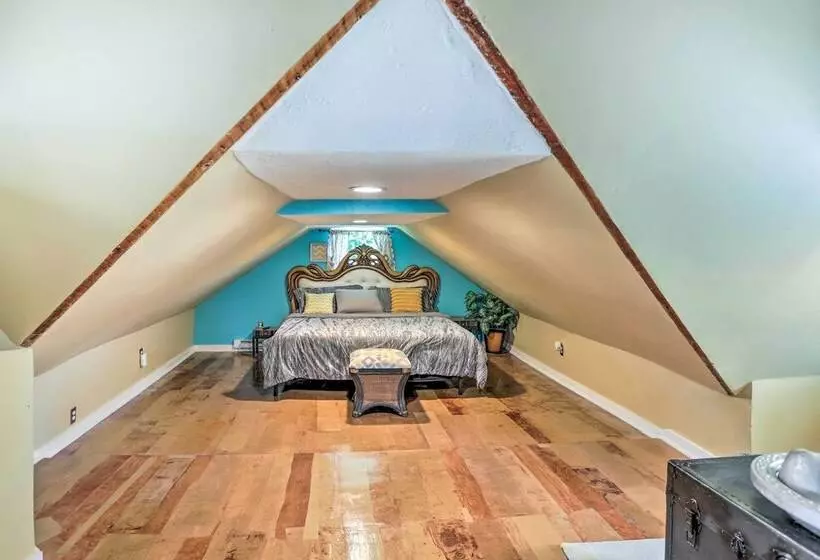 Unique Sandusky Home ~ 2 Blocks To Downtown!