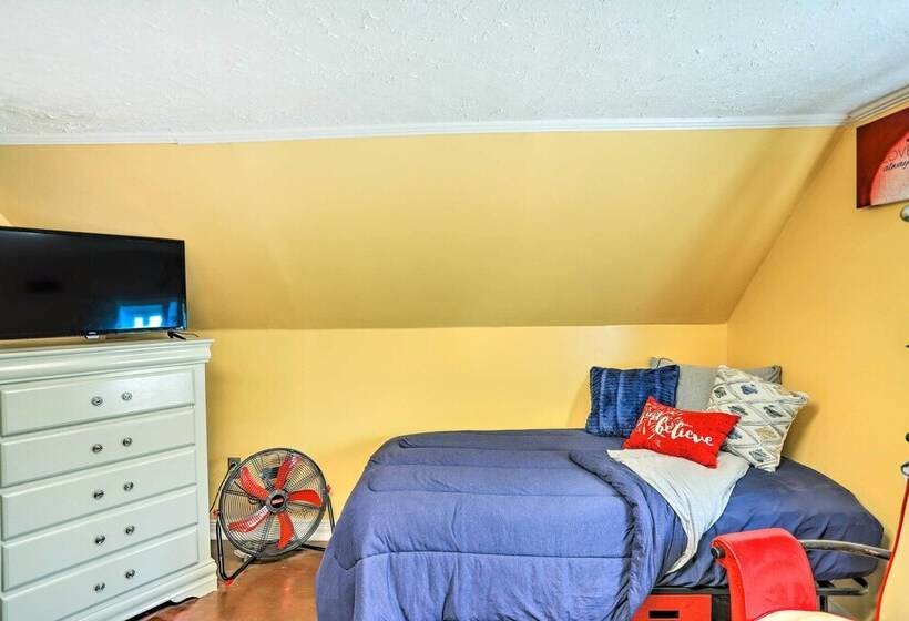 Unique Sandusky Home ~ 2 Blocks To Downtown!