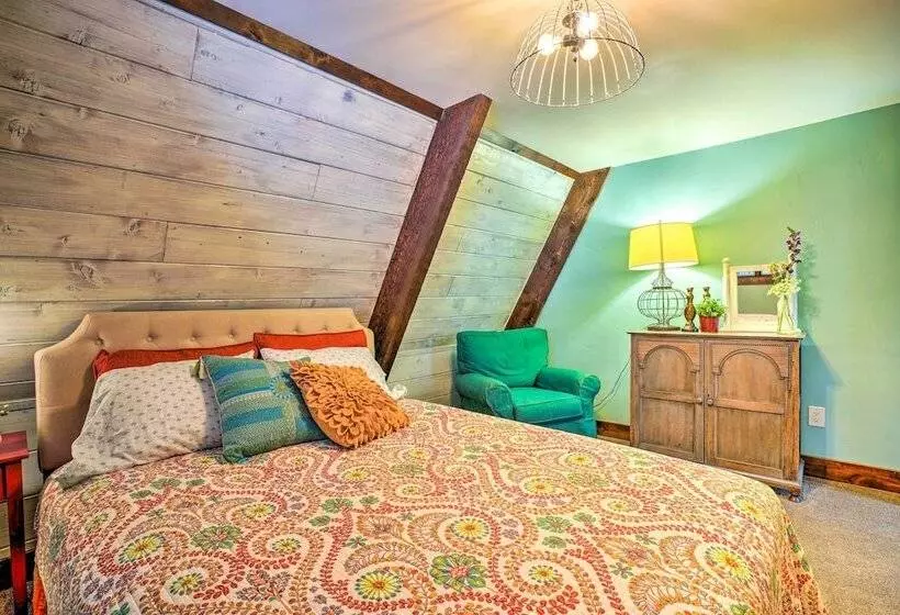 Cascade A Frame Cabin W/ Lake Views!