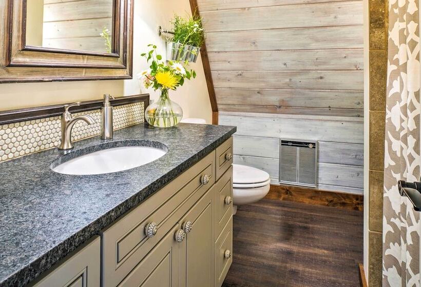 Cascade A Frame Cabin W/ Lake Views!