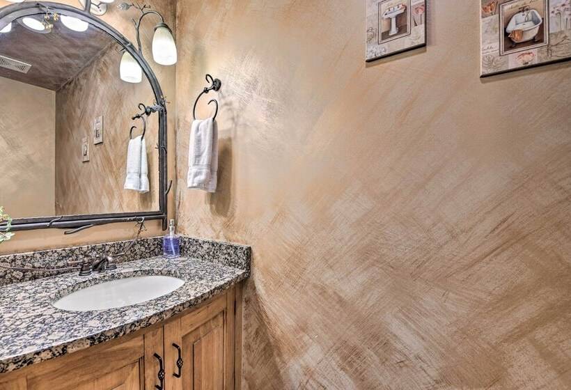 Wildflower  Luxury Cabin W/ Hot Tub & Views!