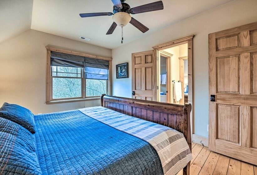 Wildflower  Luxury Cabin W/ Hot Tub & Views!