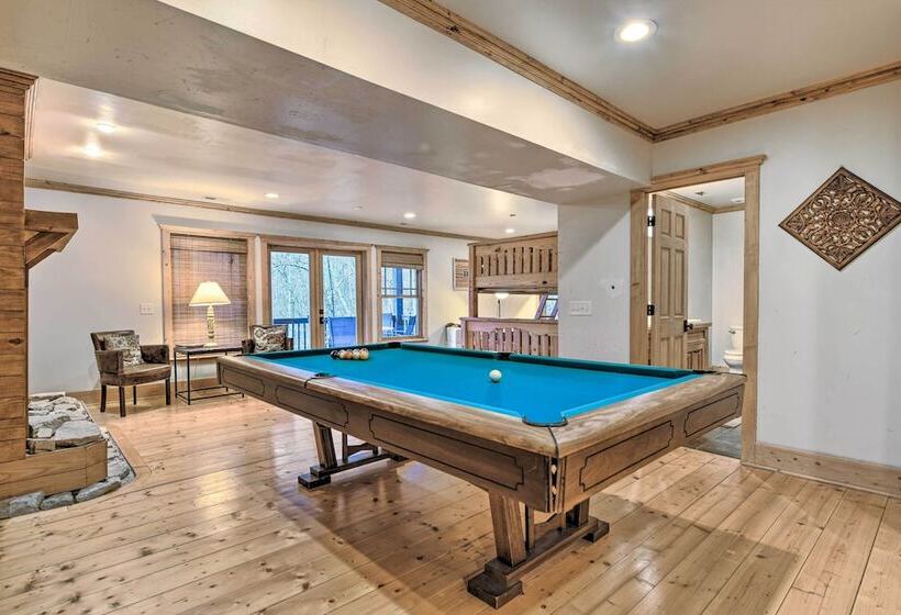 Wildflower  Luxury Cabin W/ Hot Tub & Views!