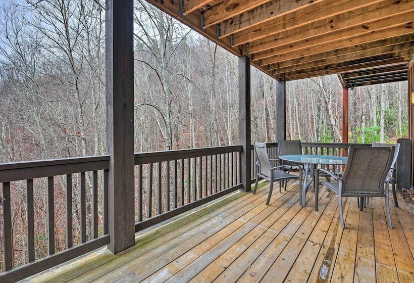 Wildflower  Luxury Cabin W/ Hot Tub & Views!