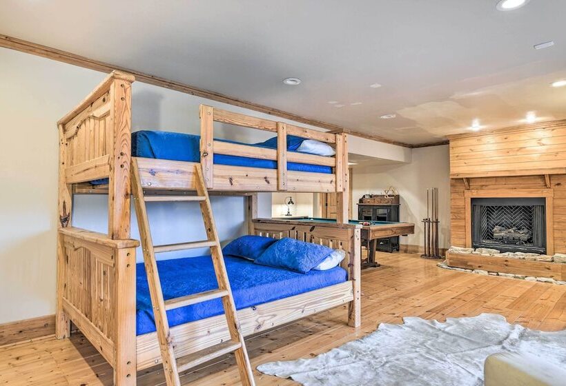 Wildflower  Luxury Cabin W/ Hot Tub & Views!