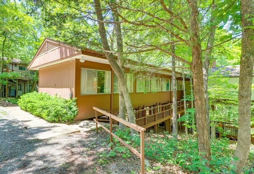 Woodsy Mountain Home Escape: Walk To Marina!