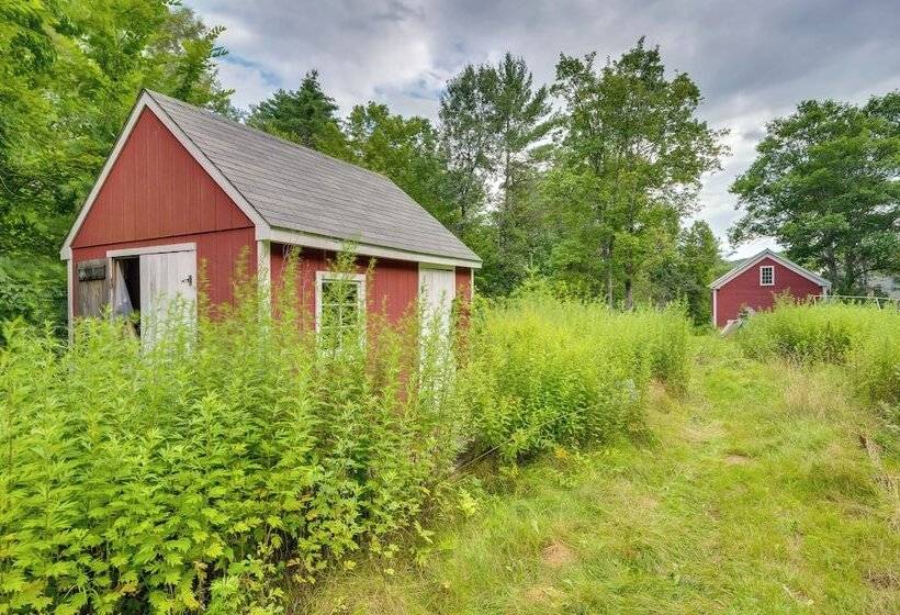 Vintage Farmhouse: Near Sunday River Ski Slopes!