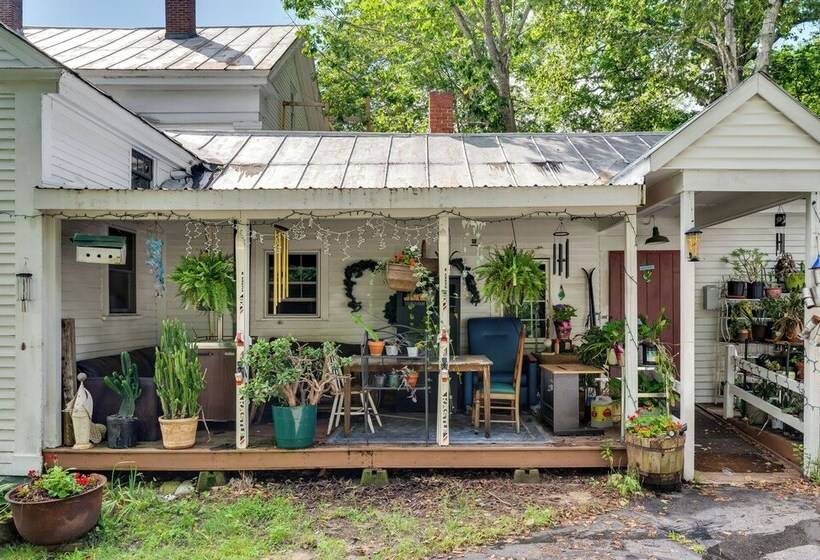 Vintage Farmhouse: Near Sunday River Ski Slopes!