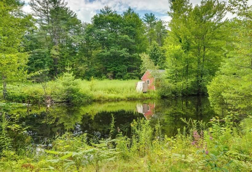 Vintage Farmhouse: Near Sunday River Ski Slopes!