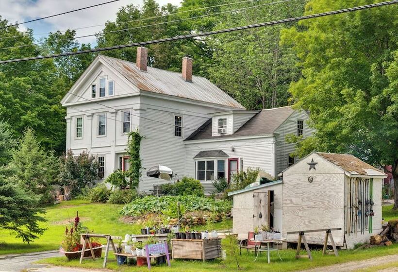 Vintage Farmhouse: Near Sunday River Ski Slopes!