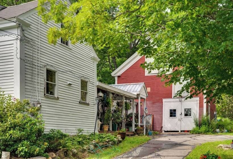 Vintage Farmhouse: Near Sunday River Ski Slopes!