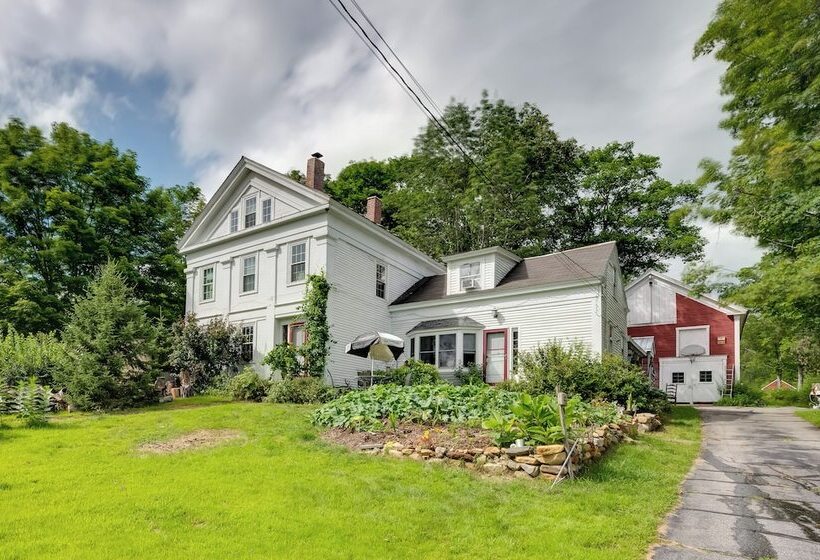 Vintage Farmhouse: Near Sunday River Ski Slopes!
