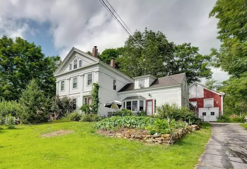 Vintage Farmhouse: Near Sunday River Ski Slopes!