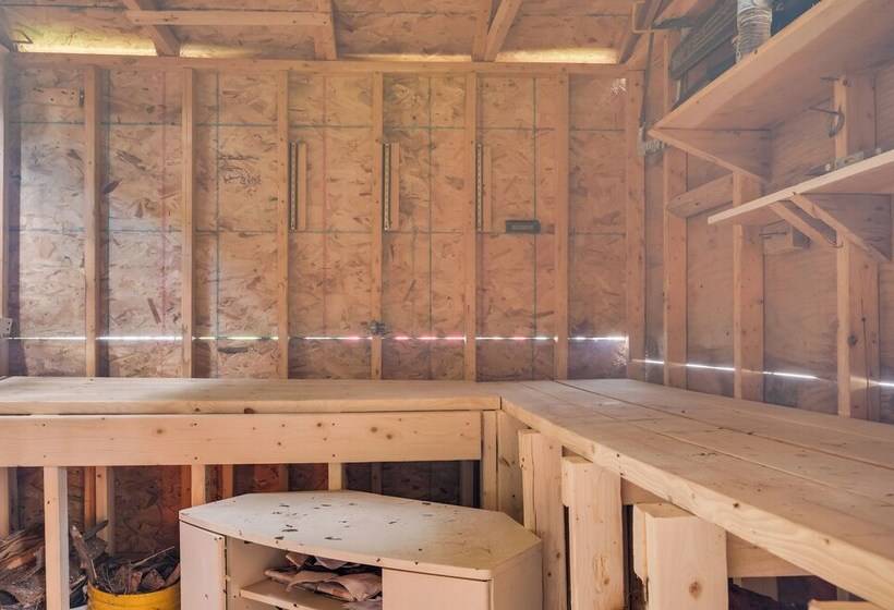 Vintage Farmhouse: Near Sunday River Ski Slopes!