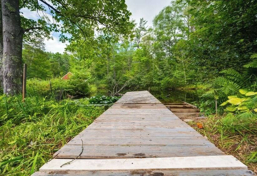 Vintage Farmhouse: Near Sunday River Ski Slopes!