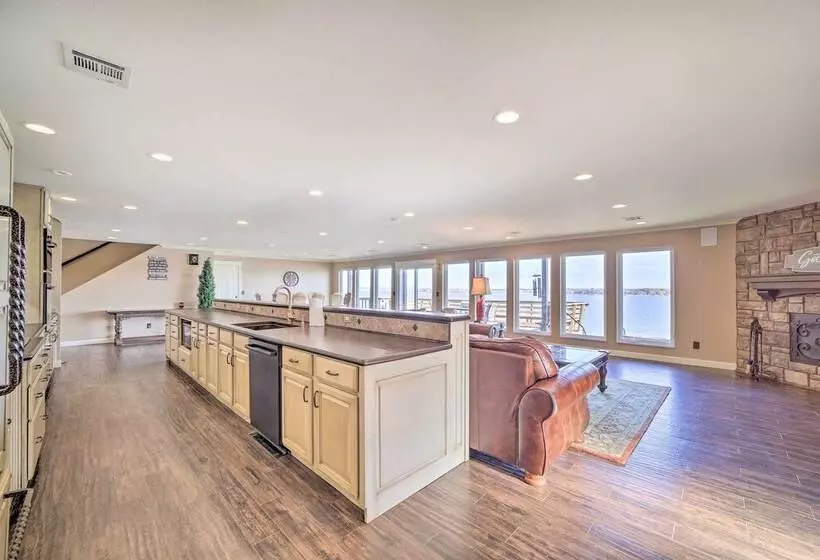 Afton Waterfront Retreat W/ Spacious Deck!