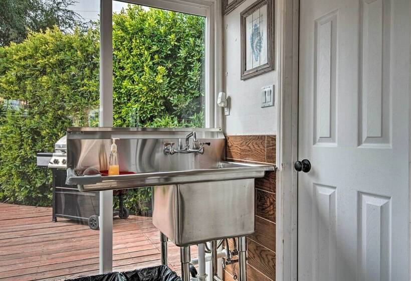 Arcadia Home W/ Sunroom & Deck In Central Location