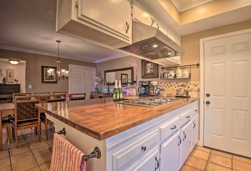 Arcadia Home W/ Sunroom & Deck In Central Location