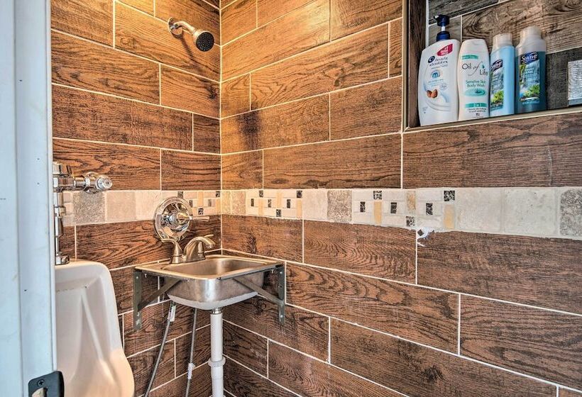 Arcadia Home W/ Sunroom & Deck In Central Location