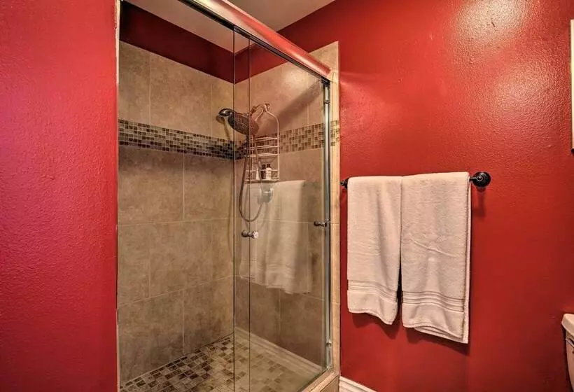 Arcadia Home W/ Sunroom & Deck In Central Location