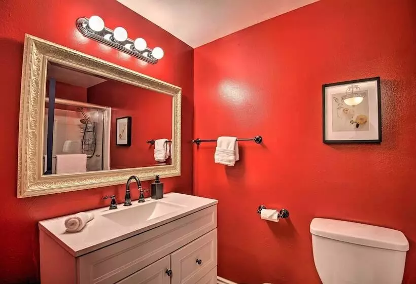 Arcadia Home W/ Sunroom & Deck In Central Location