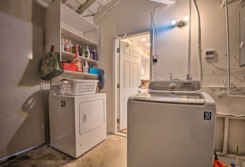 Arcadia Home W/ Sunroom & Deck In Central Location