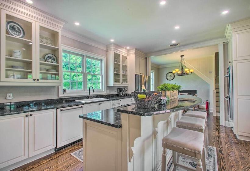 Balcony Downs Historic Home Near River Access