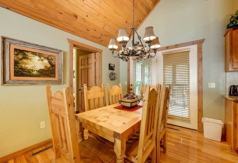 Screened Deck: Cozy Branson West Cabin!