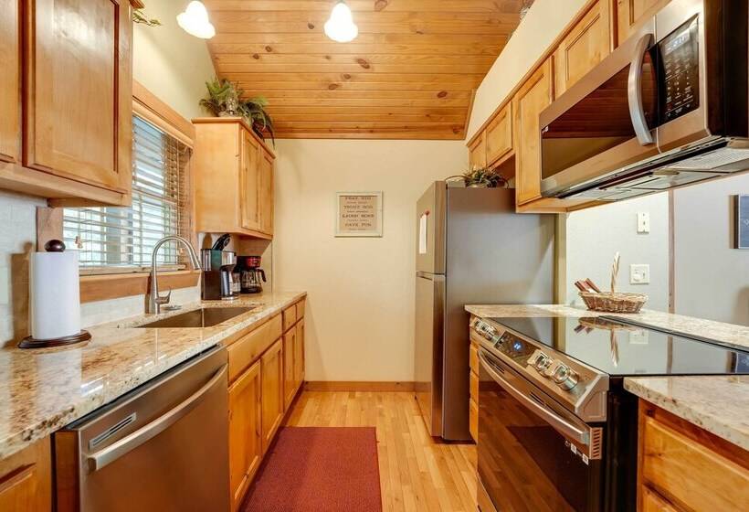 Screened Deck: Cozy Branson West Cabin!