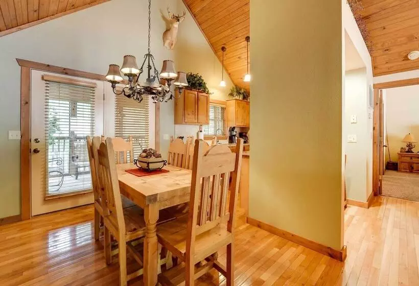 Screened Deck: Cozy Branson West Cabin!