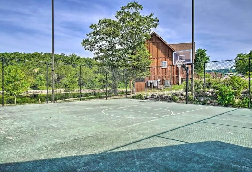 Screened Deck: Cozy Branson West Cabin!